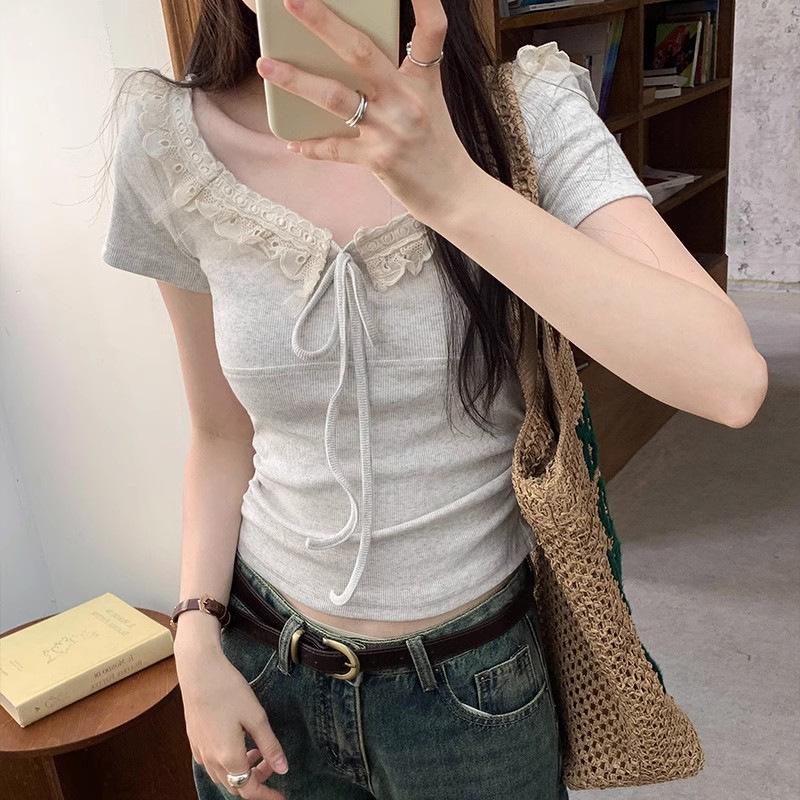 Женская футболка приталенного кроя с кружевной отделкой - Коллекция Лето 2025