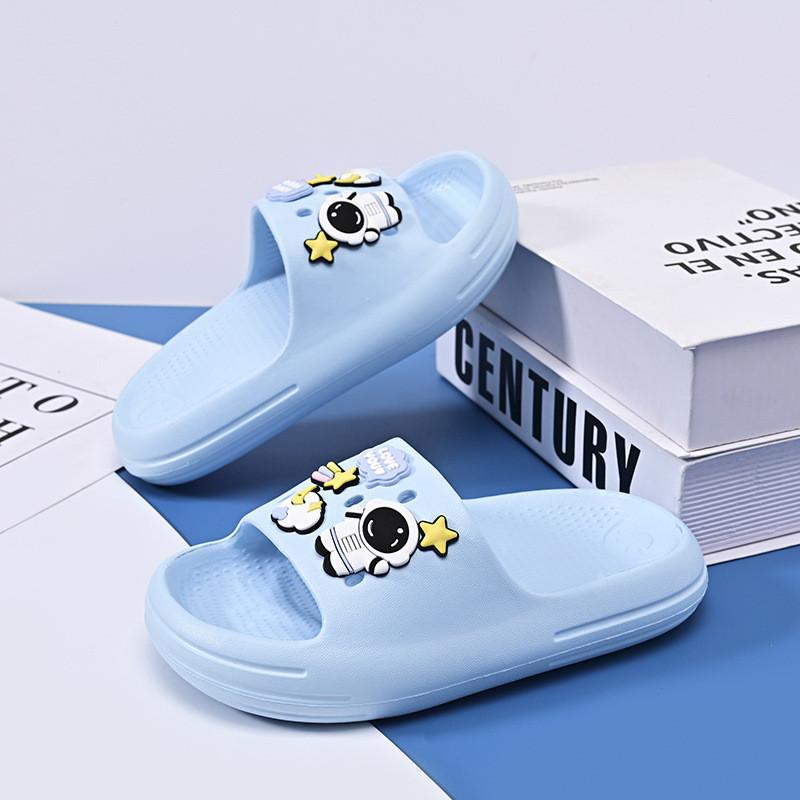 Детские мягкие и нескользящие шлепанцы из ЭВА для мальчиков и девочек. Идеально подходят для ношения дома и на улице.