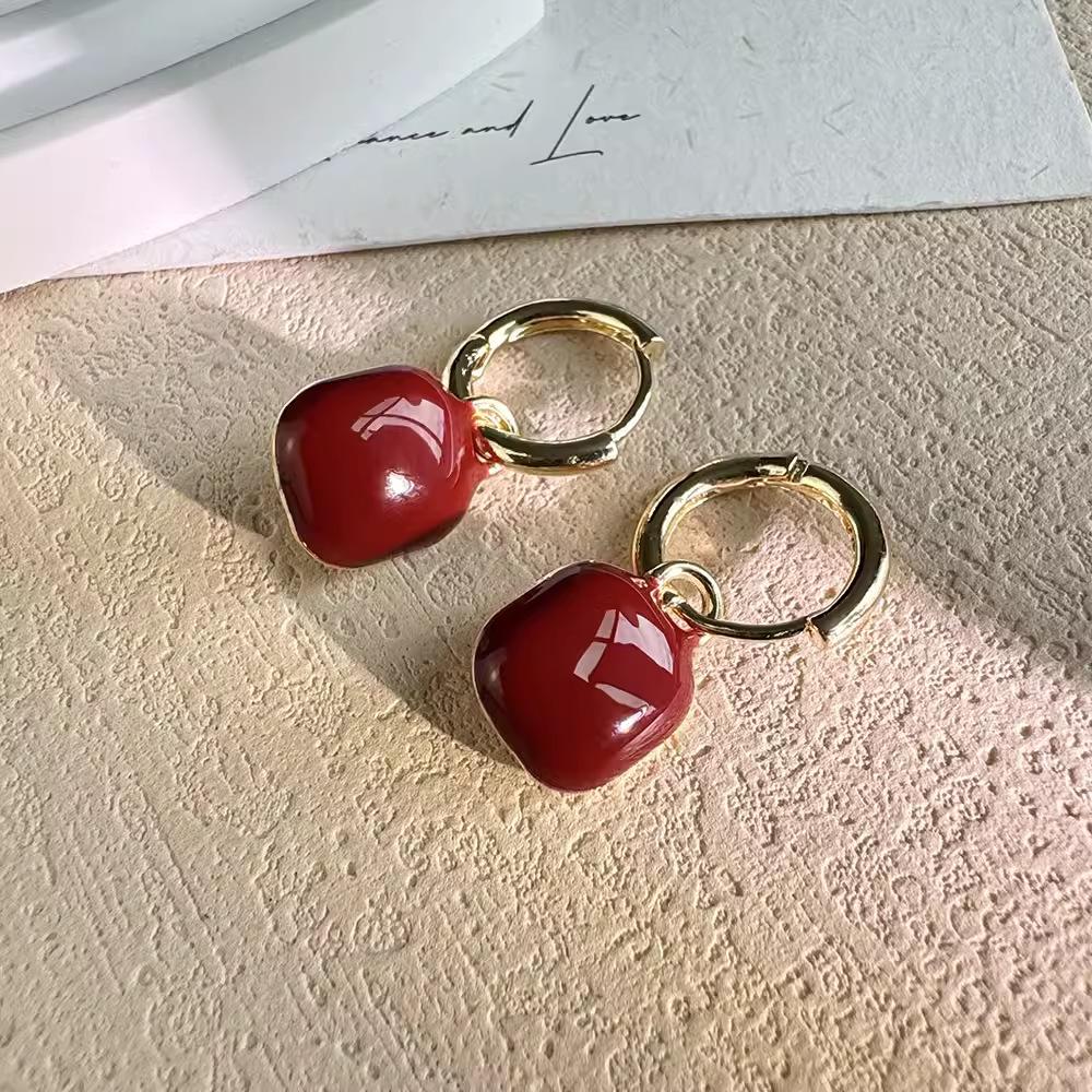 Retro Hong Kong Style Red Earrings Light Luxury High-End Female Mature Temperament Earrings Winter Versatile Ear Buckle Square Earrings