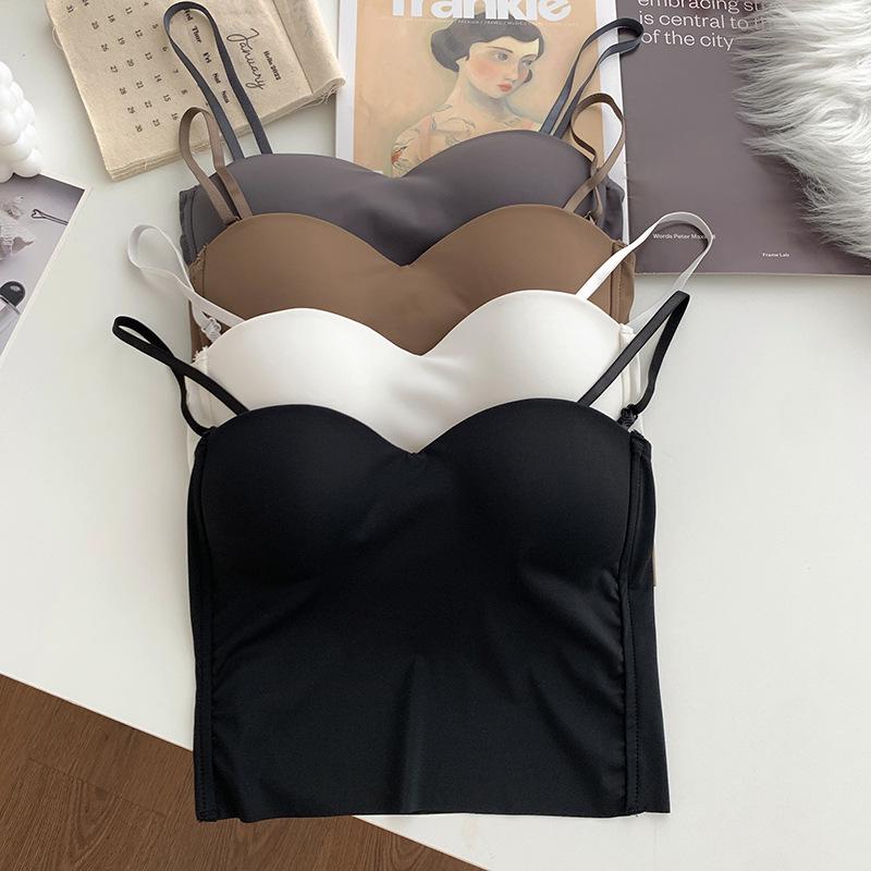 Элегантный топ-майка с V-образным вырезом из ледяного шелка с фиксированными чашками и нагрудными вкладышами, внутренним слоем и коротким бандо