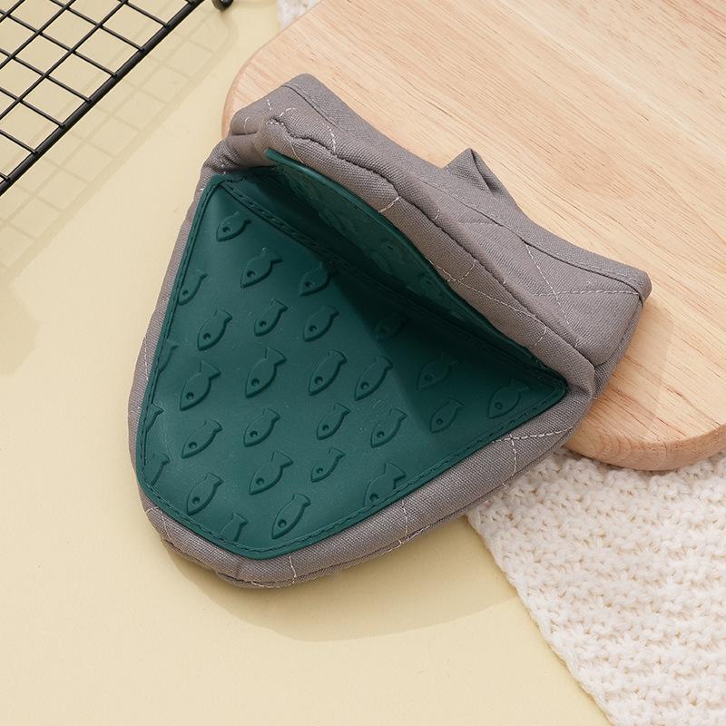 Silicone Oven Mitts Fish Shaped Heat Resistant Gloves Anti Scald Kitchen Pot Holder for Baking Cooking