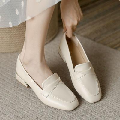 Женские мокасины на среднем каблуке с мягкой подошвой и небольшие кожаные туфли