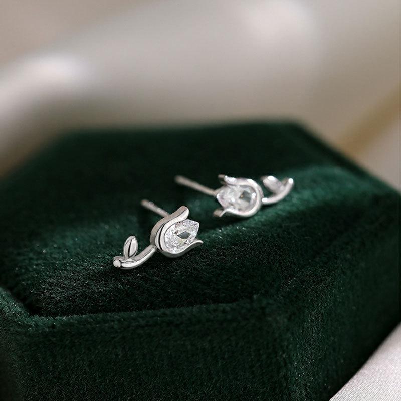 Серьги-тюльпаны. Нишевый дизайн для женщин. Легкие роскошные серьги для нового лета.