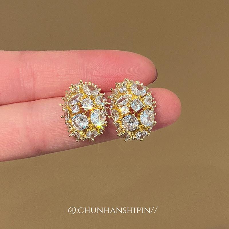 Real super flash~ geometric zircon mosquito coil disc ear clips, high-end light luxury stud earrings, versatile oval earrings without pierced earrings