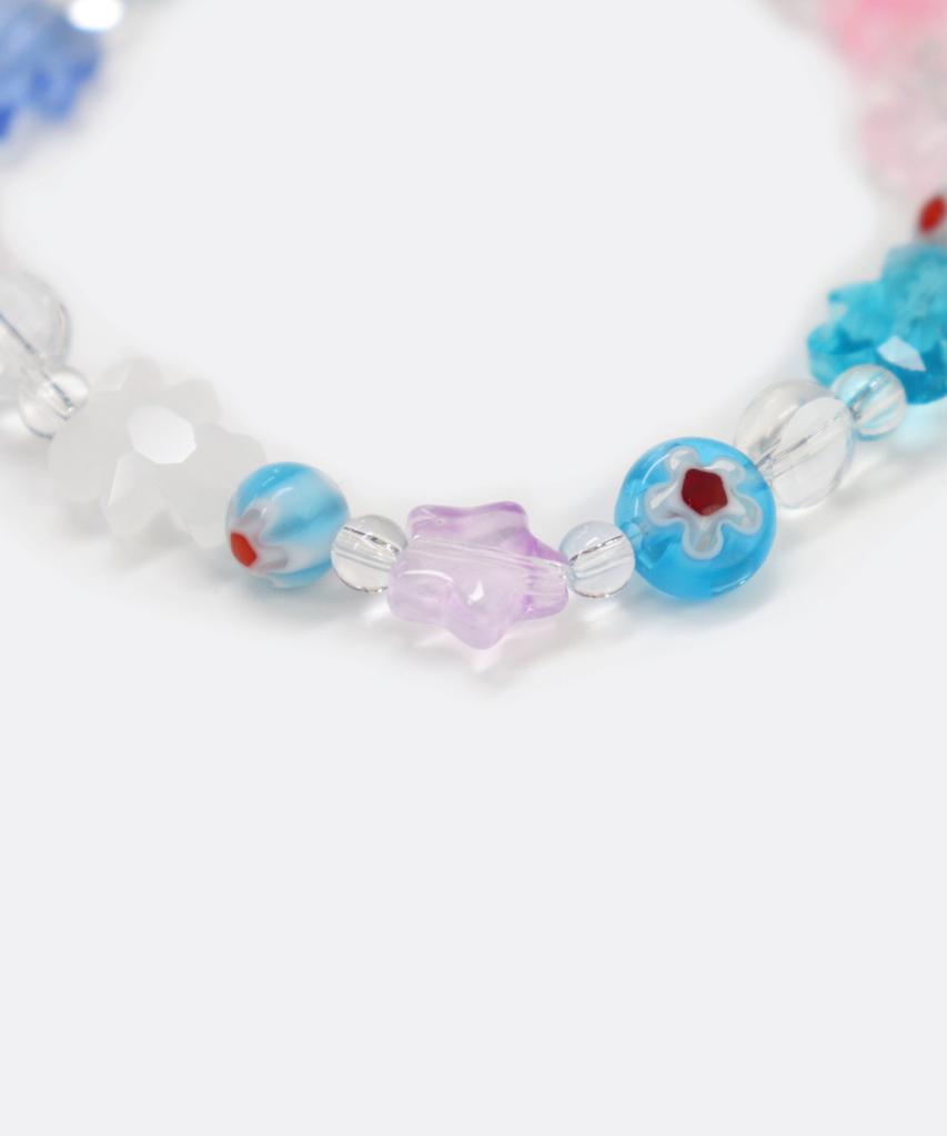 Bonbeau Little Joy Браслет с миксом мотивов Браслет из бусин с миксом мотивов: Цветной стеклянный цветок, звезда, плюшевый мишка