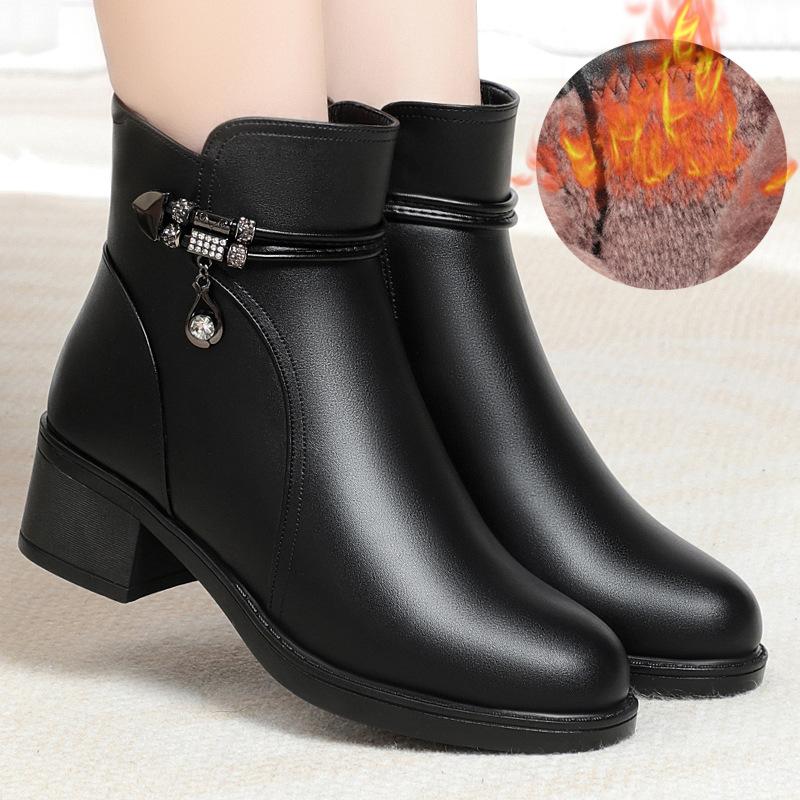 Autumn and Winter New Short Boots Women's Soft Leather Soft Soles Comfortable Boots Velvet Leather Shoes and Elderly Short Cotton Shoes