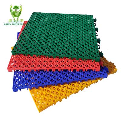 Прочные модульные спортивные плитки 12x12 дюймов толщиной 5/8 дюйма для школ, детских садов и парков. Прочное подвесное покрытие для игровых площадок.