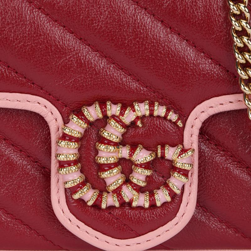 Gucci GG Marmont Золотая этикетка Логотип Цветные блоки Отделка Цепочка на плечо Стеганая кожаная сумка через плечо Мини Женская Красная и Розовая