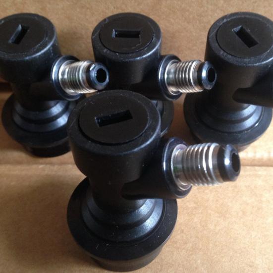 Шаровой замок для пивного бочонка. Полезный надежный пластиковый шаровой замок для пивного бочонка. Легко наносится. Универсальный диспенсер для пивного бочонка. Шаровой замок для пивного бочонка для дома.