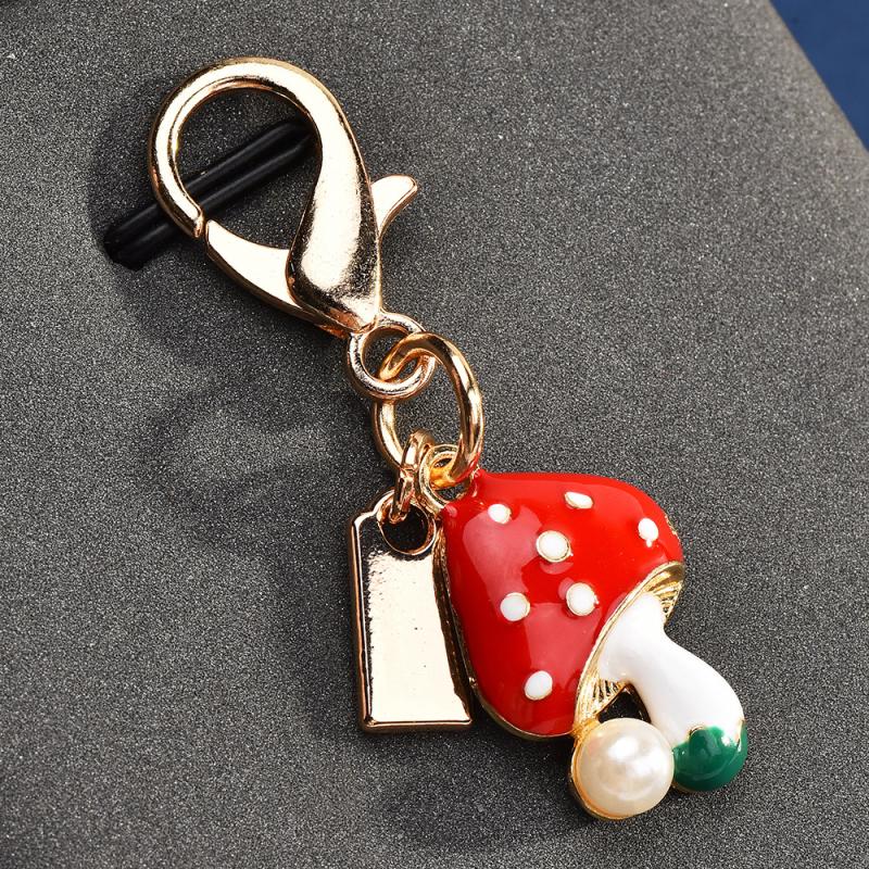 Exquisite High-End Strawberry Mushroom Keychains For Women Bag Pendant Charm Car Keyring Jewelry Gift Decoration Accessories