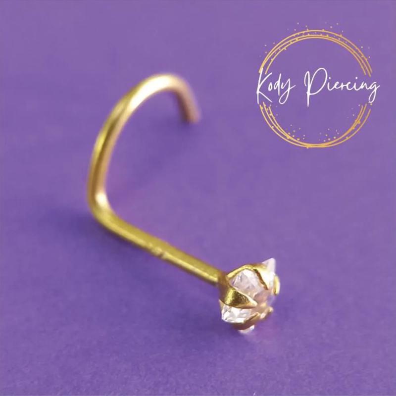 KODY PIERCING Изогнутая заклепка из цельного золота 14 карат, украшенная квадратным цирконом диаметром 1,5 мм.