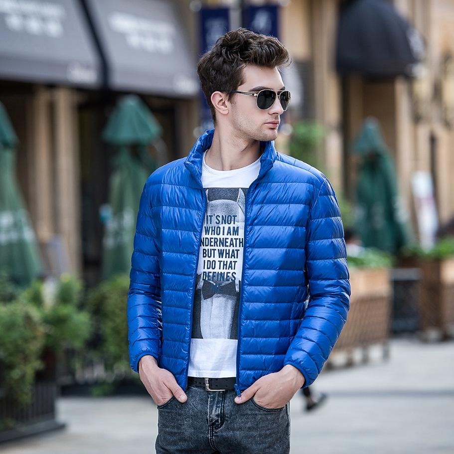 Мужская легкая пуховая куртка приталенного силуэта: Воротник-стойка, Коллекция Осень/Зима, Доступны большие размеры.