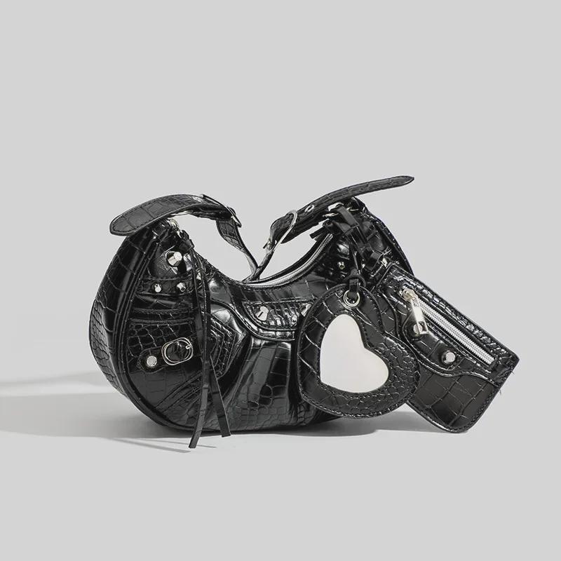 Женская плиссированная сумка для мотоцикла в форме полумесяца 2023 года с заклепками и кисточками