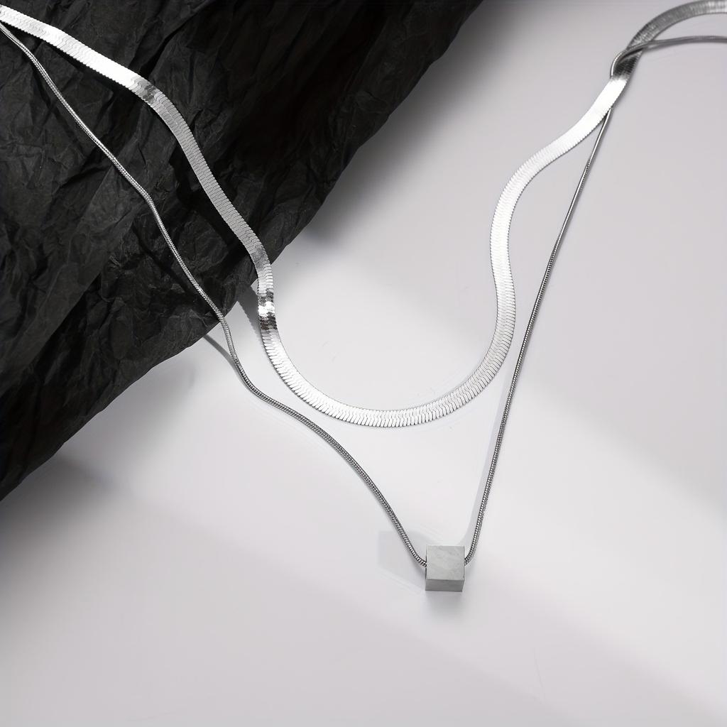 Minimalist double-layer titanium steel small square pendant necklace for men and women, cool and simple style, suitable for layering as a collarbone