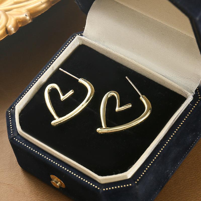 Unique Heart Earrings Elegant Simple Ear Jewelry Gold New Ear Clips Vintage Brushed Fashion Versatile Earrings