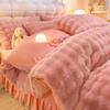 Утолщенный комплект зимнего постельного белья из кроличьего велюра: Пододеяльник из молочного бархата, юбка для кровати из кораллового флиса, двусторонний флис