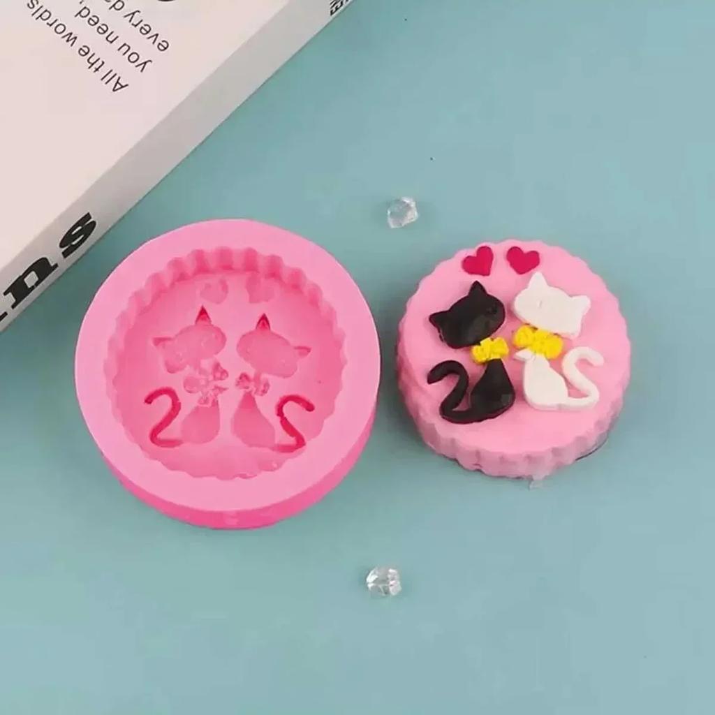 1pc-lovers cat silicone mold, used to make soap, candles or baking, is the perfect holiday gift decoration for home decoration.
