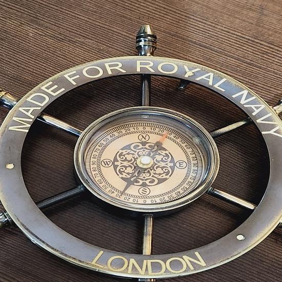 Латунный компас Королевского военно-морского флота с гравировкой и штурвалом корабля, коллекционная морская навигация