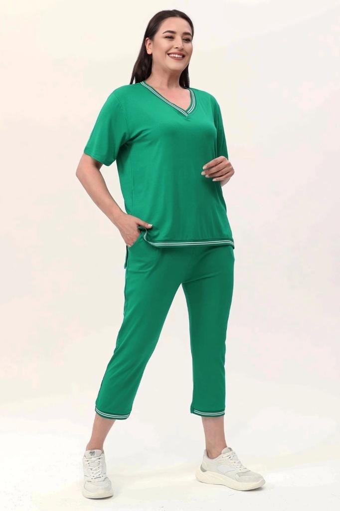 Женский стильный комплект большого размера под верхом в трикотажную полоску с подробным описанием