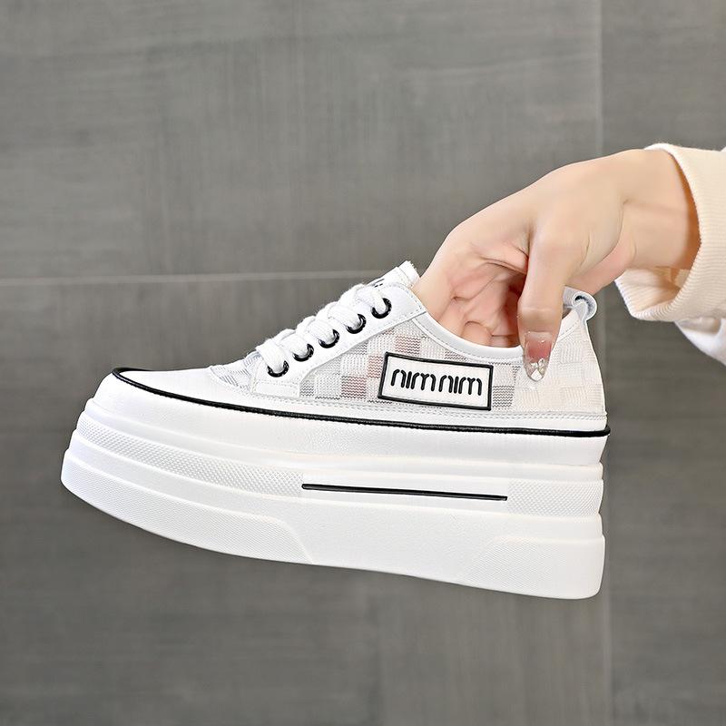 Модные кроссовки-слипоны на платформе и танкетке, увеличивающие рост, из натуральной кожи для женщин, весенне-осенние, с воздушной сеткой, летние, белые