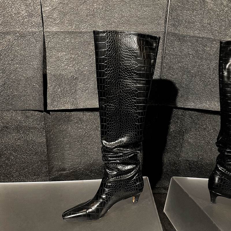 Krazing Pot Осенне-зимняя обувь из искусственной кожи, туфли без шнуровки на среднем каблуке с квадратным носком, женские сапоги до бедра со плиссированной отделкой и украшением