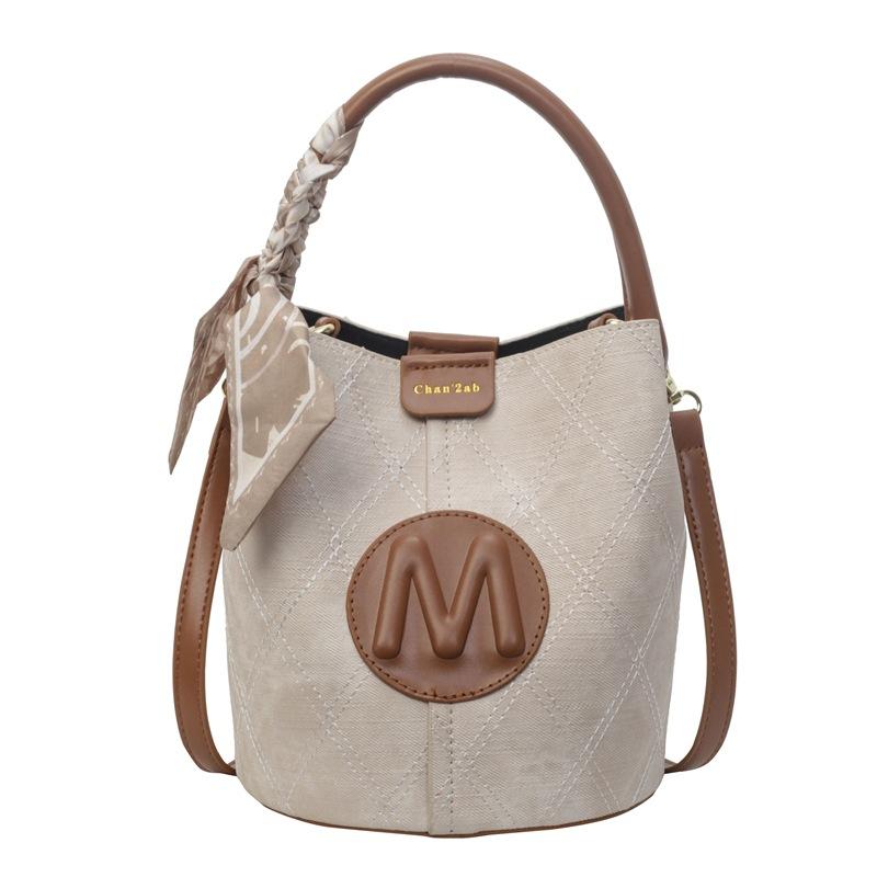 Niche design popular commuter handbag bag women's summer 2025 new trendy high-end versatile messenger bucket bag