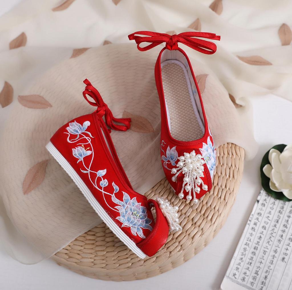 [Manzhu] 2023 New Red Beaded Xiuhe Hanfu Shoes with Velvet-Lined Round Toes for Weddings