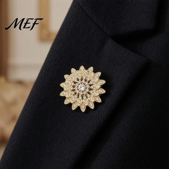 Hollow Sunflower Badge Sparkling Rhinestone Brooch, Golden Plated Floral Lapel Brooch Pin Pin, Dainty Clothing Jewelry Accessory for Women Girls