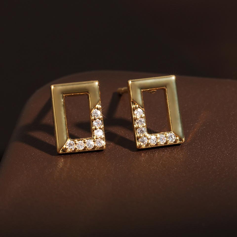Серьги-гвоздики с полыми бриллиантами и цирконами, трехмерные квадратные серьги-гвоздики, маленькие темпераментные универсальные серьги Cold Wind для женщин