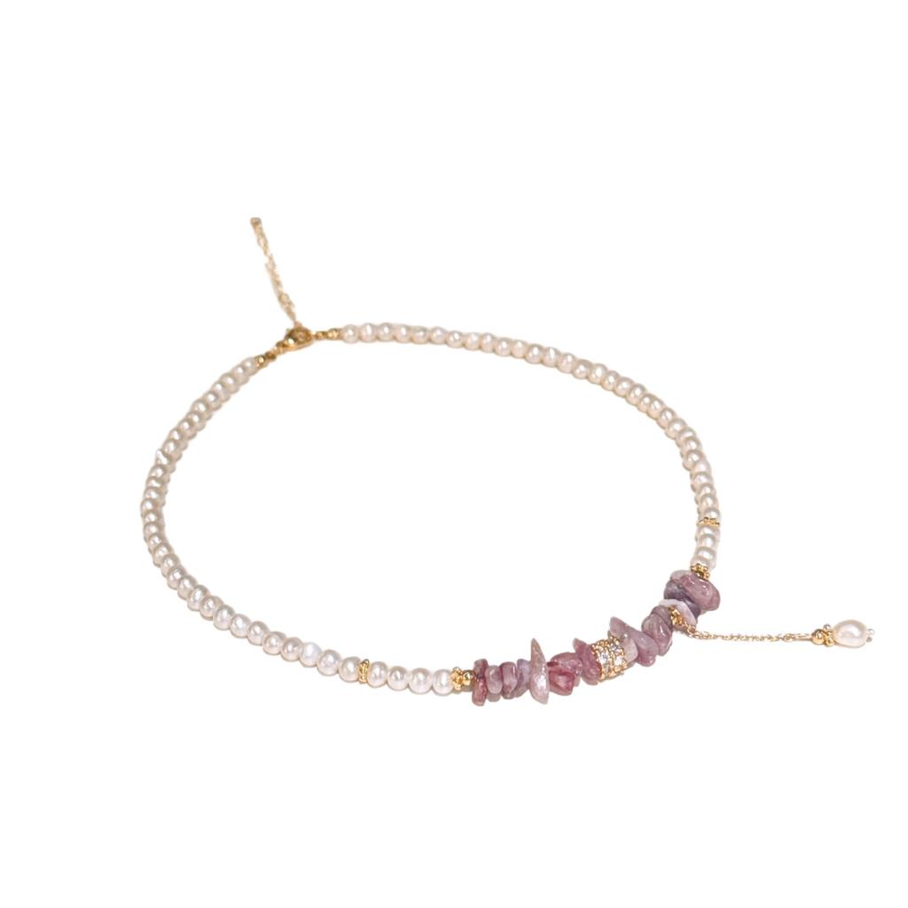 High-end mica crystal and pearl clavicle chain, featuring a unique design, a touch of luxury, and a versatile, gentle style, perfect for women