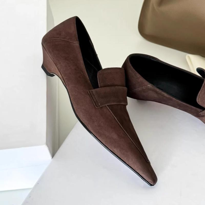 Весна 2026 Женские лоферы с острым носом на низком каблуке Лаконичные слипоны Однотонная обувь Дизайнерские Элегантные Туфли для стриптиз-клуба Женская обувь