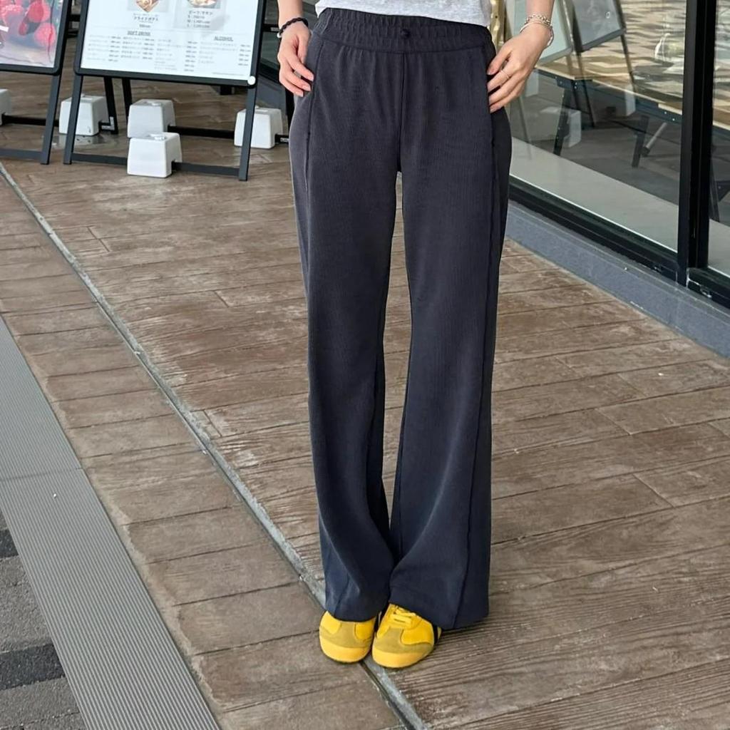 Женские брюки клеш для йоги с высокой эластичностью и эффектом подтяжки бедер - быстросохнущие и повседневные