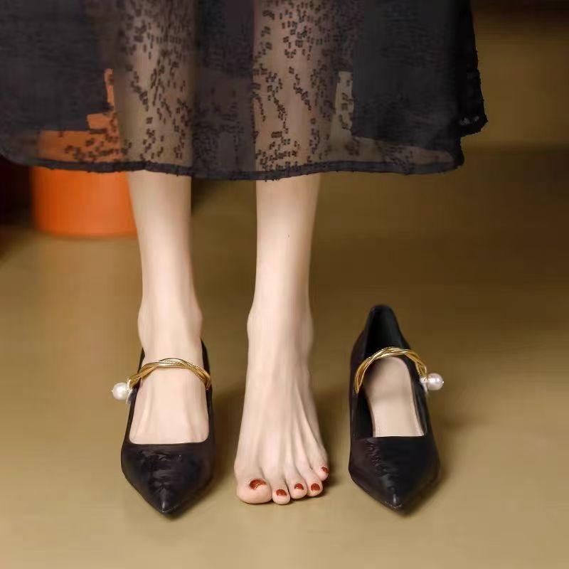 Темперамент не устал, юбка Мэри Джейн с туфлями на низком ходу, новый французский национальный стиль китайские остроносые туфли на высоком каблуке
