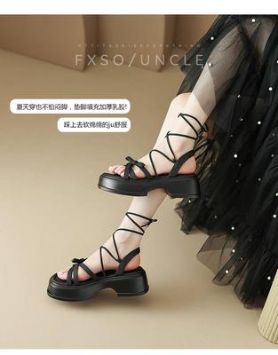 Мода 2025 Летняя мода Новый стиль Танкетка Толстая подошва Женские сандалии с открытым носком Толстый каблук Ремешок Внешние шлепанцы