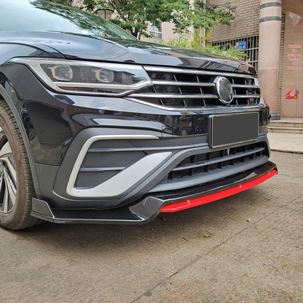 Совместимый с базовой моделью Volkswagen Tiguan L 2022 года, этот комплект включает передний сплиттер, накладку на бампер, задний спойлер и угловые накладки.