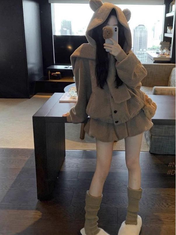 Sweet Girl Hooded Lamb Wool Two-Piece Set: Plush Coat & A-Line Tulip Skirt for Autumn/Winter