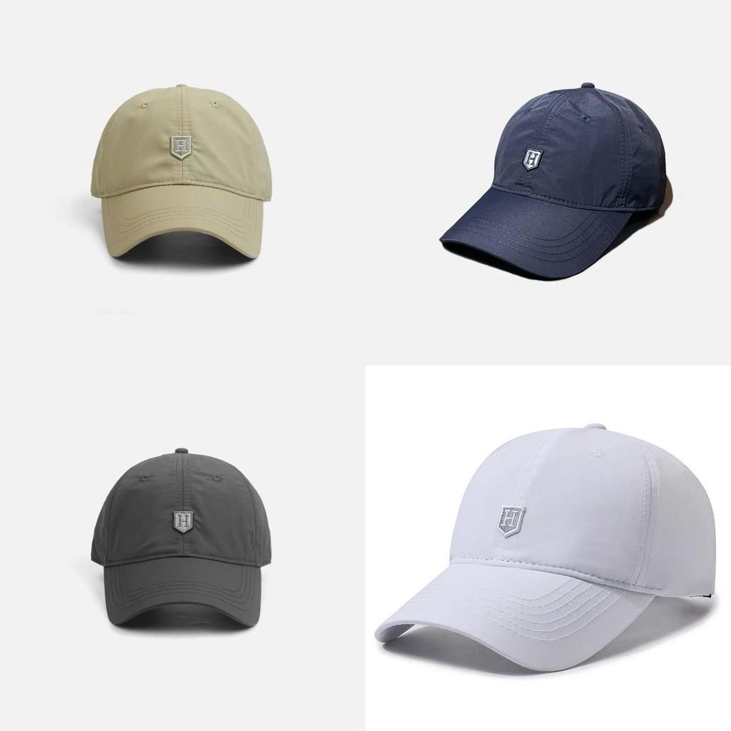 Стильная регулируемая бейсболка для лета из дышащей быстросохнущей ткани белого и темно-серого цвета