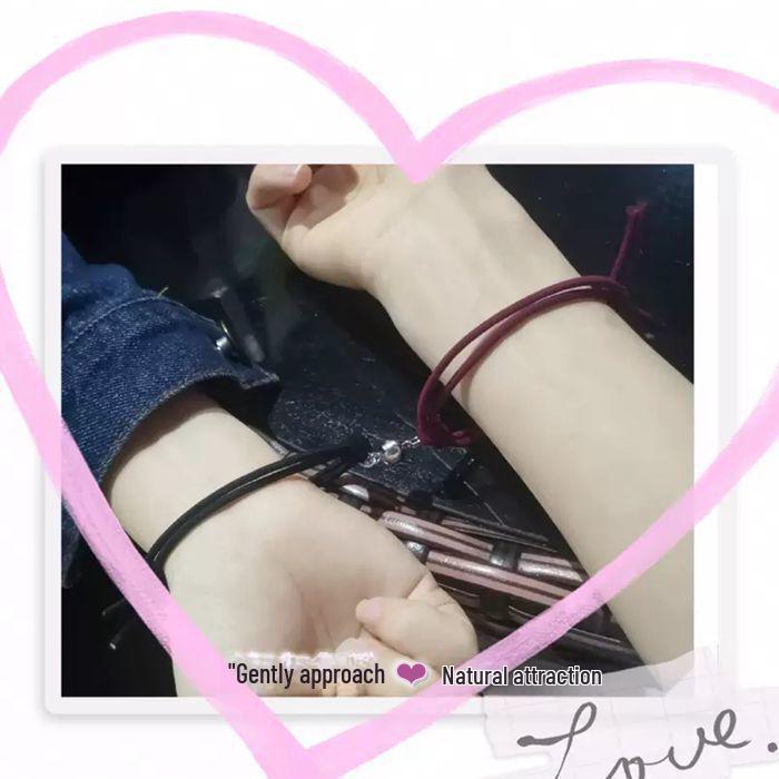 Набор браслетов для пары «Магнитное притяжение»: Плетеная резинка и красная веревка для подарков девушке/парню.