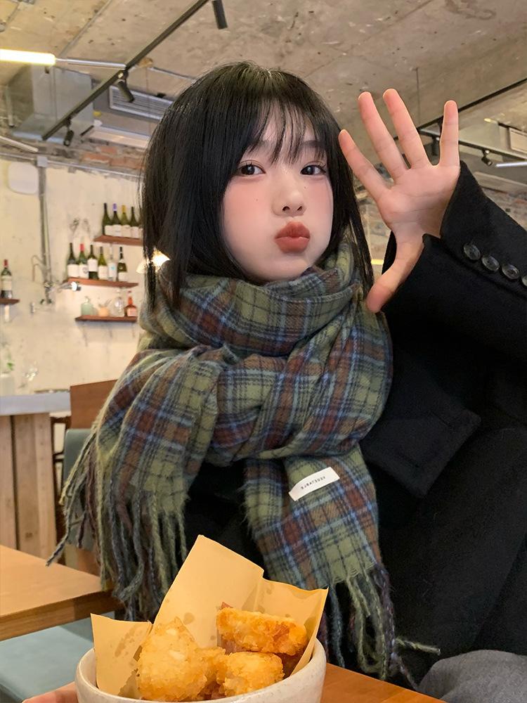 Plaid scarf women's winter new Korean version ins couple retro versatile thickened warm plaid scarf tide