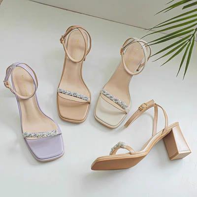 Босоножки на высоком каблуке женские 2024 новый летний сказочный стиль жемчуг пряжка на одном слове квадратный носок с открытым носком толстый каблук высокие каблуки