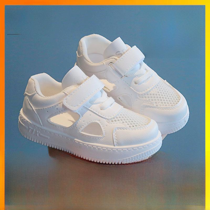 Летняя детская спортивная обувь 2025 года из дышащей белой сетки: Дизайн Hollow для мальчиков и стиль для девочек