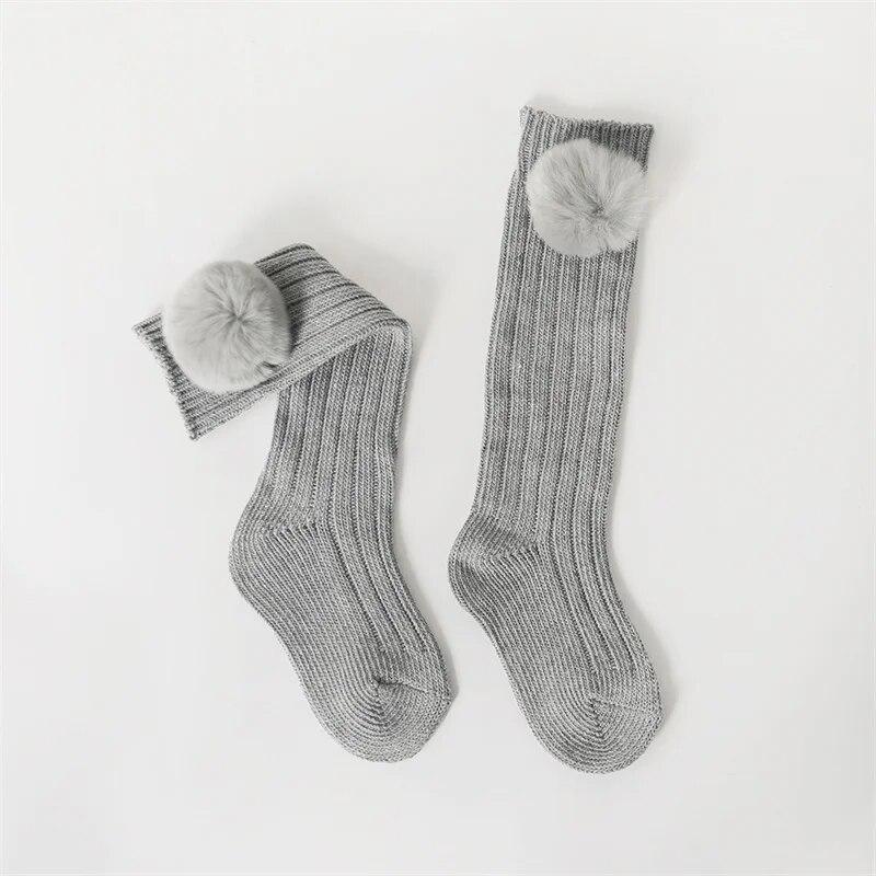 Детские носки для девочек, хлопковые меховые шарики, детские носки до колена для девочек, зимние теплые вязаные детские чулки для детей 0-7 лет