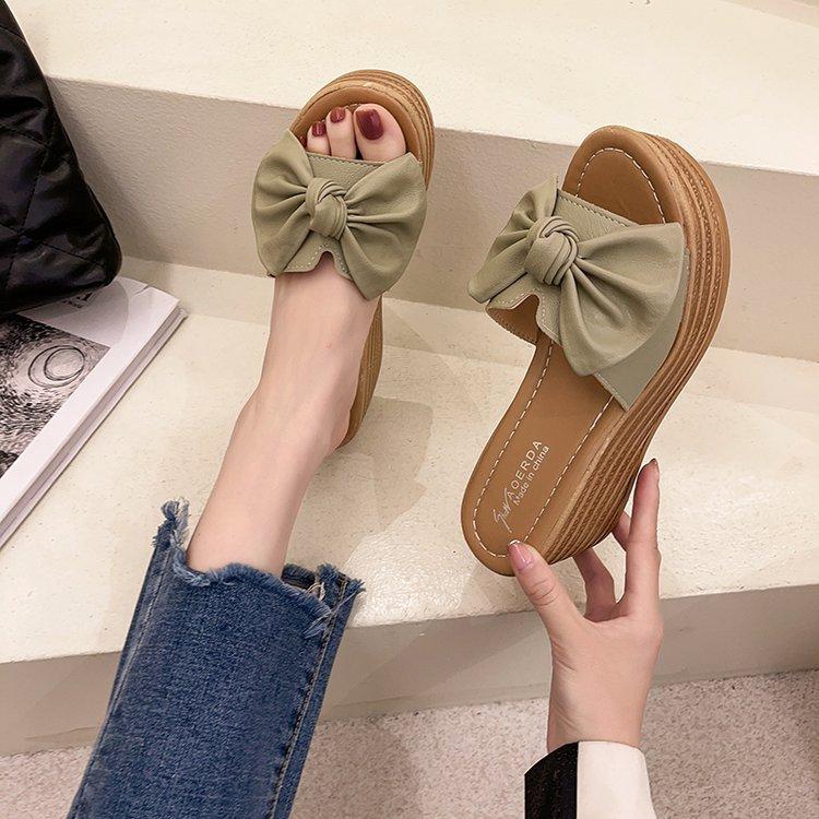 2024 летние новые классные тапочки женские с бантом на танкетке односложные тапочки с рыбьим ртом классные тапочки женские босоножки на высоком каблуке женские