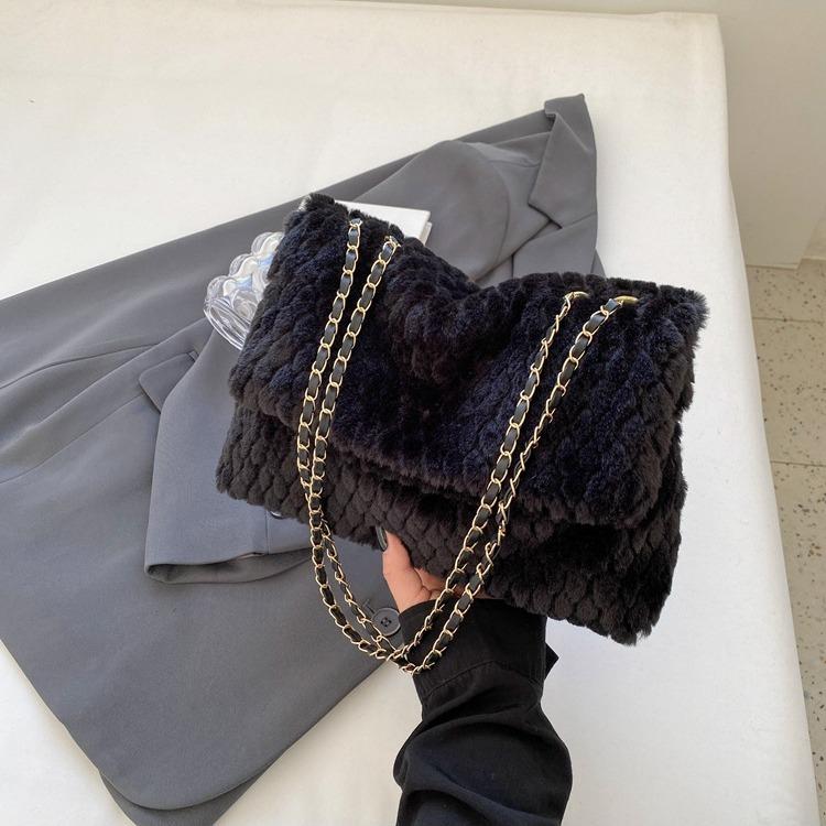 Fashion Women Shoulder Bag Furry Handbag Chain Underarm Bag Large Capacity Square Flap Messenger Bag Plush Totes ARI