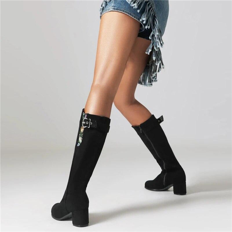 Женские сапоги до колена с круглым носком на толстом высоком каблуке с пряжкой и молнией, ботинки Gogo, женская модная обувь, зимняя обувь черного, бежевого цвета 43