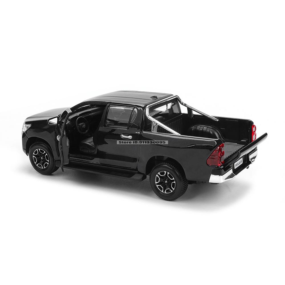 AGV3 Maisto 1:27 New Toyota Hilux Highly-detailed die-cast precision model car Model collection gift