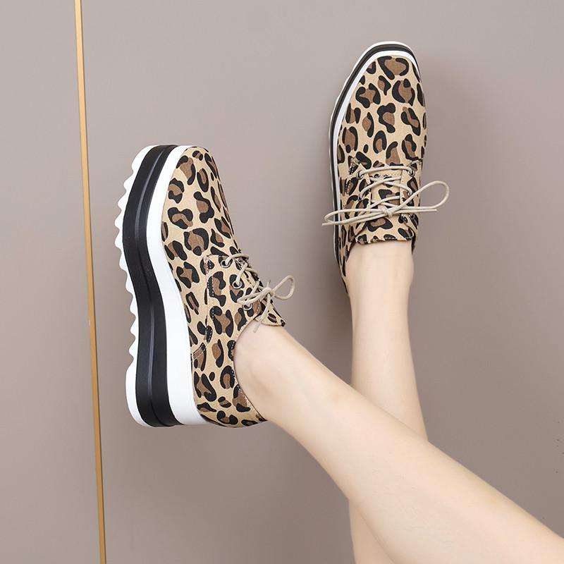 2024 Весна Новые женские туфли на плоской платформе Мокасины слипоны Женская повседневная обувь Женские броги на толстой подошве Кроссовки-криперы