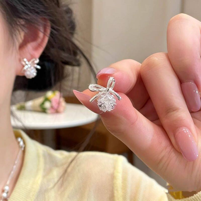 Серебряные серьги-гвоздики в форме банта с цирконами супер-флеш, легкая роскошь, высокий стиль, изысканные серьги, модный сладкий стиль, подчеркивающие лицо, маленькие серьги