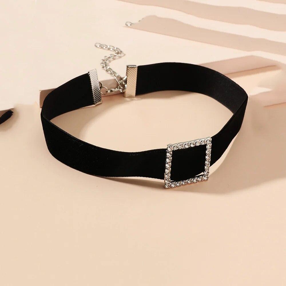 Готическое панк-черное бархатное колье в форме сердца для женщин, квадратное круглое ожерелье с кристаллами, винтажное украшение на шею, воротник