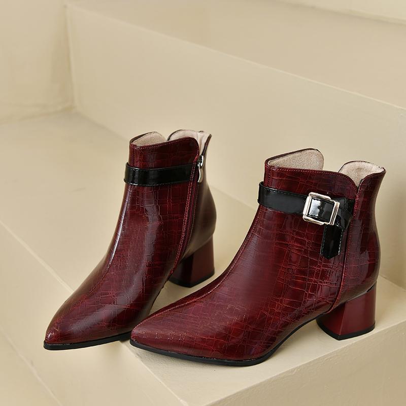Модные женские ботинки на платформе и высоком каблуке 2024 года, осень-зима, лакированные кожаные ботильоны с острым носком, женская обувь с пряжкой на ремне
